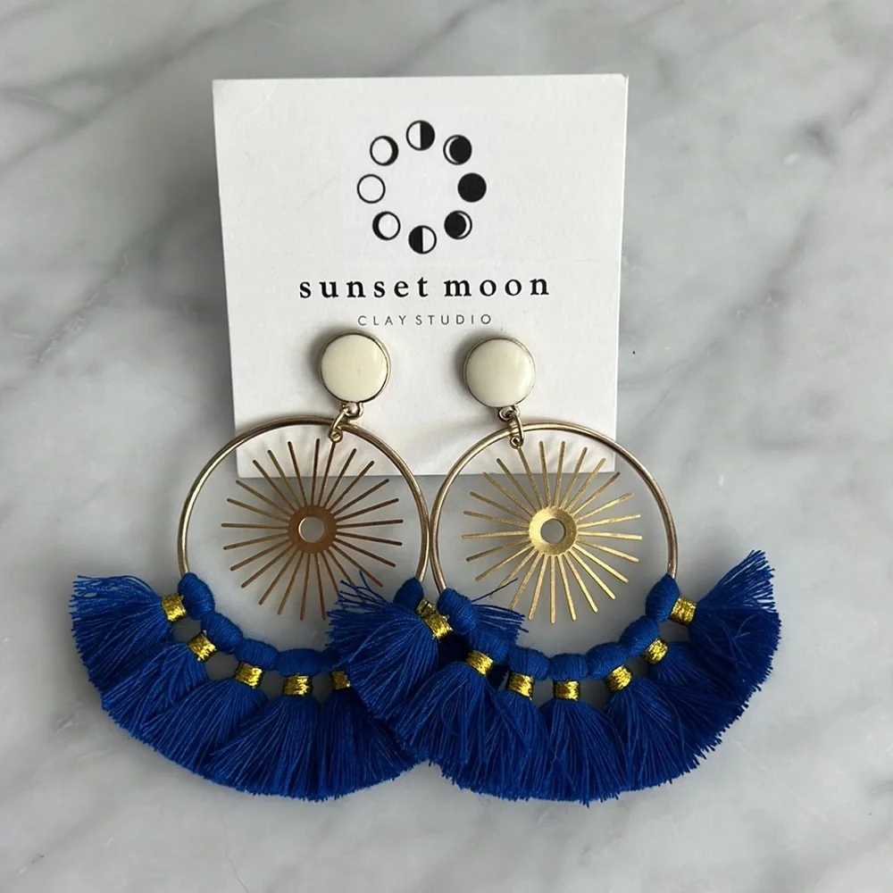 🌼HANDMADE🌼 Bohemian Sunburst Tassel Earrings, Cream and Blue - Picture 3 of 6